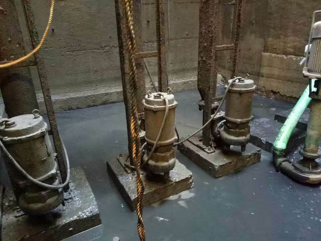 清苑污水池清理