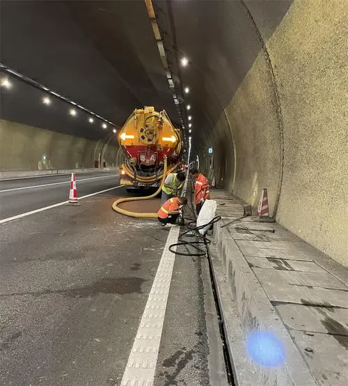 清苑隧道排水渠清淤